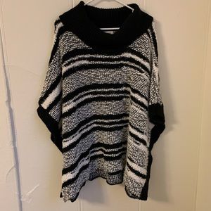 Calvin Klein Black & White Poncho Size Large/XL